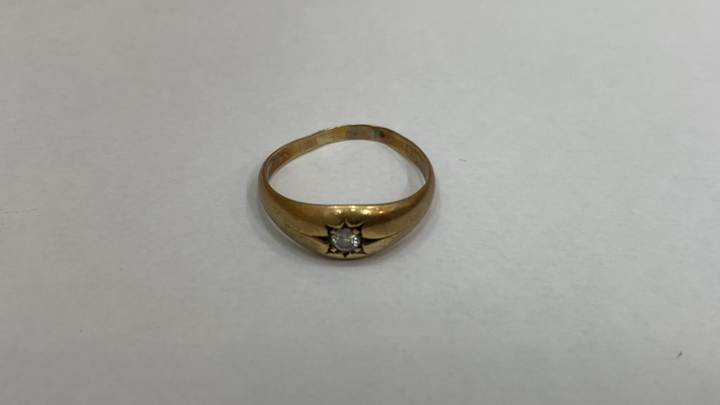 【正解】本物の金(K18)である小さめの一粒石リング