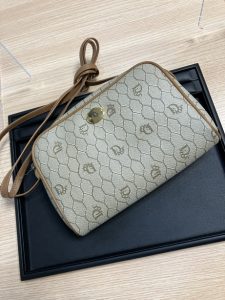 ディオール ハニカム ショルダーバッグ
