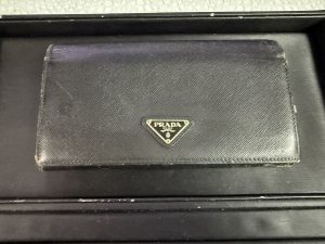 プラダ 財布