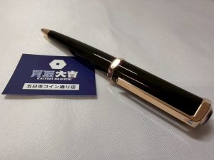 買取大吉五日市コイン通り店で買取した黒×ゴールドのブランド筆記具