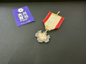 【勲章買取】桐紋がデザインされた銀色の勲章 - 広島市安佐南区の買取大吉 ラ・ムー八木店