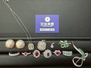 買取大吉五日市コイン通り店でまとめて査定した色石・ダイヤ・パールなどのジュエリー