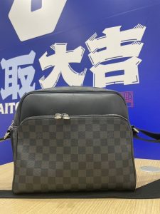 買取大吉五日市コイン通り店で買取したルイ・ヴィトンのダミエ・グラフィット柄ショルダーバッグ