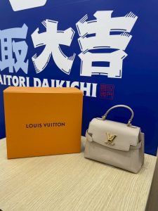 【出張買取対応】広島市五日市の買取大吉五日市中央店が高価買取した箱付きのルイ・ヴィトン(LOUIS VUITTON)ロックミーのベージュ色ハンドバッグ