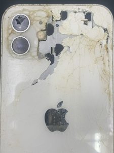 『iPhone12 64GB ホワイト』背面
