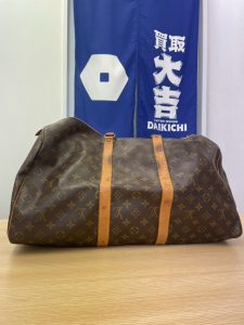 【無料出張買取】広島市五日市の買取大吉五日市中央店が高価買取したヌメ革に雨ジミや黒ずみのある古いルイ・ヴィトン(LOUIS VUITTON)モノグラムのボストンバッグ「キーポル」