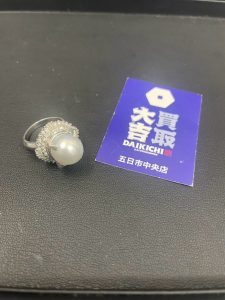 【無料出張買取】広島市五日市の買取大吉五日市中央店が高価買取した大粒の真珠(パール)とメレダイヤがあしらわれたリング(指輪)
