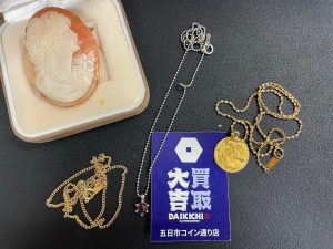 広島市佐伯区五日市の買取大吉五日市コイン通り店で査定したネックレス・ペンダント・ブローチなどのアクセサリー