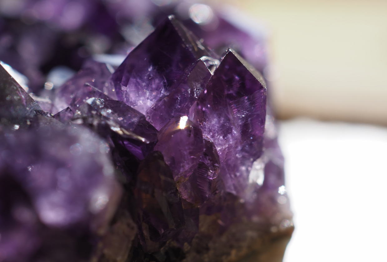 アメジストの見分け方を徹底解説 最新相場で高価買取なら 大吉